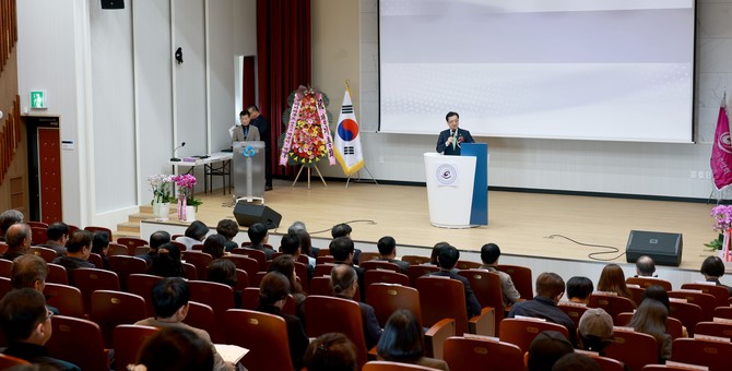 조원휘 의장은 지난 10일 탄동새마을금고에서 개최된 한국외식업중앙회 대전광역시지회 유성구지부 정기총회에 참석해 소상공인들의 목소리를 청취했다. ⓒ 의회사무국