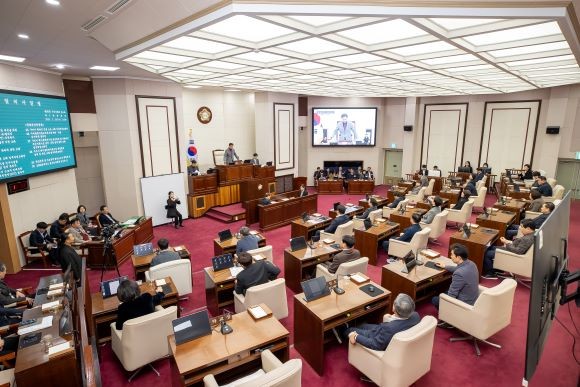 구미시의회는 19일 제285회 구미시의회 제2차 본회의를 끝으로 7일간의 일정을 마무리했다. ⓒ 구미시의회