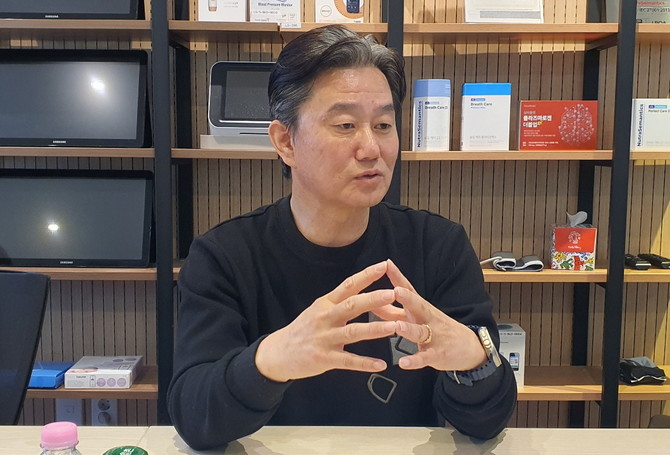 최광수 라이프시맨틱스 대표이사(회장)이 질문에 답하고 있는 모습. = 박기훈 기자