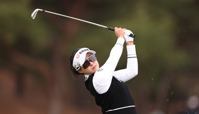 김민주가 KLPGA 정규 투어 95번째 출전 대회인 iM금융오픈에서 우승을 첫 우승을 차지했다. ⓒ KLPGA