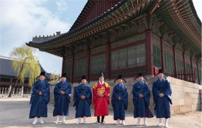 (왼쪽부터)이개 후손 이임구, 신숙주 후손 신경식, 이석형 후손 이찬희, 세종대왕 직계손 이준 황손, 하위지 후손 하용락, 박팽년 후손 박원경, 성삼문 후손 성원식. ⓒ 세종대왕 사가독서 기념사업회