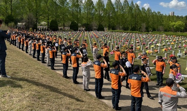 지난 23일 소방청과 (사)순직소방공무원 추모기념회가 합동안장식을 거행하고 있다. ⓒ 소방청