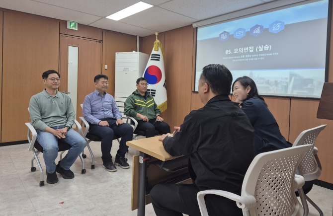 모의 면접에 참여한 제대군인들. ⓒ 서울제대군인지원센터
