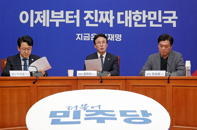 김민석 더불어민주당 상임공동선거대책위원장이 4일 국회에서 열린 기자간담회에서 발언하고 있다. ⓒ 연합뉴스