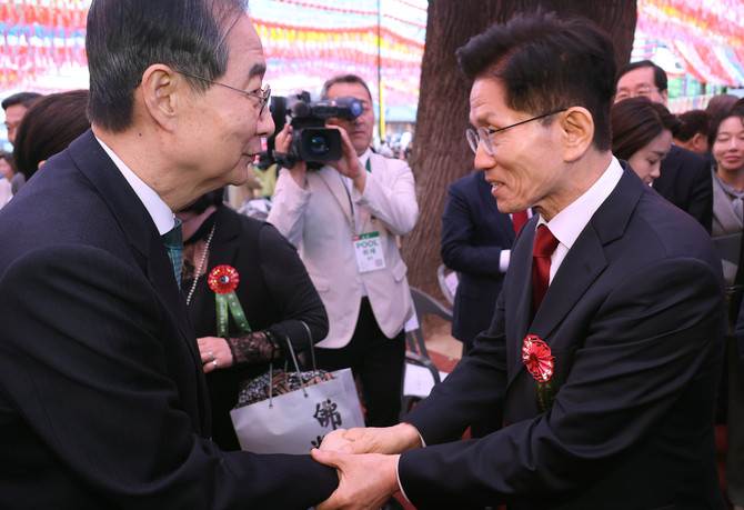 7일 정치권에 따르면 김문수 국민의힘 대선 후보와 한덕수 대선 예비후보는 이날 오후 6시 회동을 가진다. ⓒ 연합뉴스