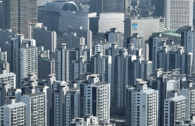 건설사들이 오는 6월 조기대선을 앞두고 아파트 분양에 속도를 내면서 이달 전국 아파트 분양 예정 물량이 올해 최대를 기록했다. © 연합뉴스