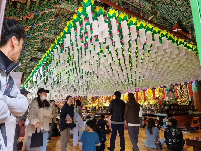 봉녕사를 찾은 사람들 = 김상준 기자