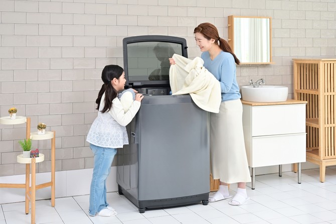 삼성전자가 전자동 세탁기에 AI 기능을 탑재한 2025년형 'AI 통버블 세탁기' 신제품을 출시했다. ⓒ 삼성전자