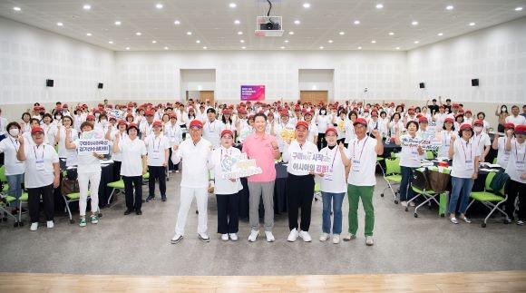 2025 구미아시아육상경기선수권대회 자원봉사자 직무 교육을 실시한 후 대회의 성공을 기원하며 파이팅을 외치고 있다. ⓒ 구미시
