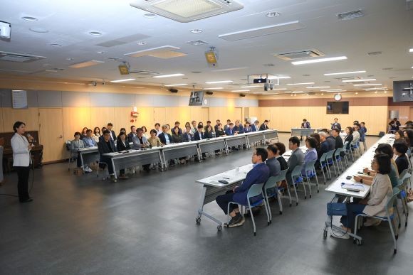 대구 수성구는 20일 간부 공무원 72명을 대상으로 '고위직 대상 맞춤형 폭력 예방 교육'을 실시했다. ⓒ 대구 수성구