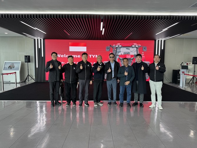 지난 3월20일 TYM 본사 및 익산공장을 방문한 인도네시아 관계자와 미팅 후 기념촬영을 하고 있다. ⓒ TYM
