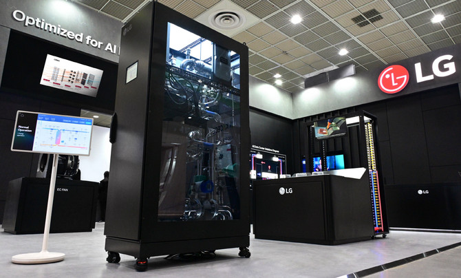 데이터센터 내 CPU·GPU 칩의 열을 직접 냉각시키는 액체냉각 솔루션인 LG전자 CDU. ⓒ LG전자