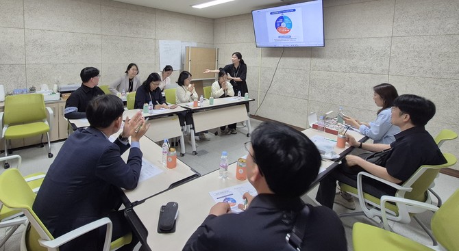 26일 충청북도교육청 행복관에서 기초학력지원센터 운영 성과를 공유하고 협력 과제를 논의하고 있다. ⓒ 충남교육청