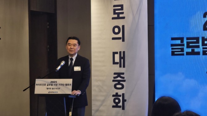 지난 18일 필리핀 마닐라에서 열린 하이트진로 '진로(JINRO)의 대중화, 필리핀 일상 속으로' 기자 간담회에 김인규 하이트진로 대표가 참석해 인사말을 전했다. =배예진 기자