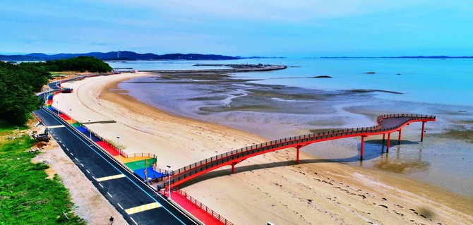 서해안 최고의 감성 해안도로 '남당무지개도로' 모습. ⓒ 홍성군