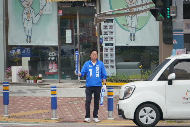 나광국 전남도의원이 2일 지역구인 무안군 오룡지구 일대에서 선거운동을 벌이고 있다. ⓒ 프라임경제
