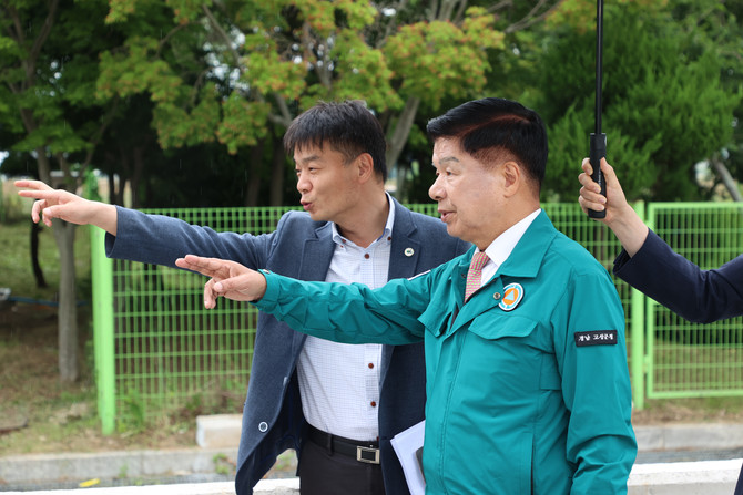 고성 군수, 성숙한 반려동물 문화 정착 위해 동물보호센터 건립 현장 방문. ⓒ 고성군
