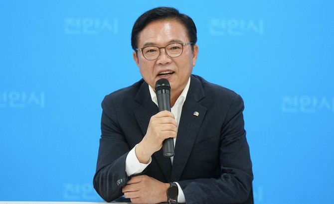 김석필 천안시장 권한대행 부시장이 9일 천안시청 브리핑실에서 '2025 천안 K-컬처박람회'에 대한 평가와 소회를 밝히고 있다. ⓒ 프라임경제