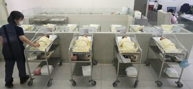 지난해 우리나라의 합계출산율은 0.75명으로 전년보다 소폭 올랐지만, 여전히 세계 최저 수준이다. 경제협력개발기구(OECD) 최악의 저출산·고령화를 겪고 있다. ⓒ 연합뉴스