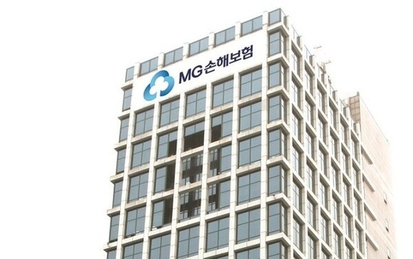 여당 더불어민주당에서 을지로위원장을 맡고 있는 민병덕 의원이 MG손해보험 노동조합의 단식 농성 현장을 찾았다. ⓒ MG손해보험