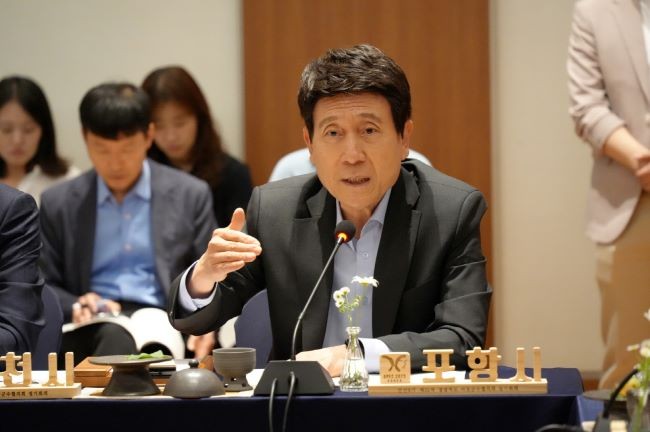 이강덕 시장은 10일 경주 황룡원 금강홀에서 열린 민선8기 제15차 경상북도시장군수협의회에 참석해 자치분권·재정 관련 경상북도시장군수협의회 차원에서 강력한 건의 및 제도 마련이 필요하다고 강조했다. ⓒ 포항시