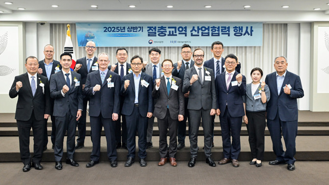 절충교역은 해외로부터 무기나 장비를 구입할 때 반대급부로 국산 부품을 수출하거나 관련 기술을 이전받는 교역 형태다. ⓒ 방사청