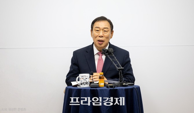 최민호 세종시장은 11일 시청 브리핑룸에서 열린 기자회견에서 충남도의회가 채택한 '행정수도 특별법 제정 촉구 건의안'에 대해 환영한다고 밝혔다. ⓒ 프라임경제
