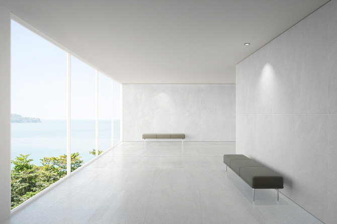 바닥과 벽면에 시공된 kcc글라스 홈씨씨 '세렌' 비앙코(bianco). © KCC글라스