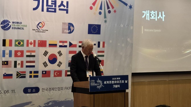 지난 11일 열린 '세계프랜차이즈의 날 선포식 및 기념식'에서 정현식 한국프랜차이즈산업협회 회장이 개회사 하고 있다. =배예진 기자