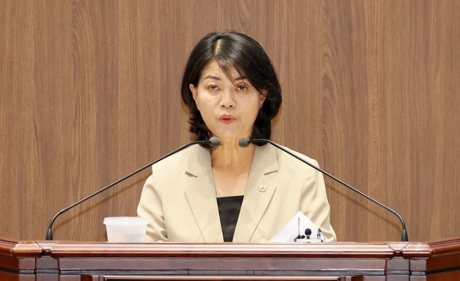 제359회 정례회에서 이현숙 의원이 도정질문을 하고 있다. ⓒ 의회사무국
