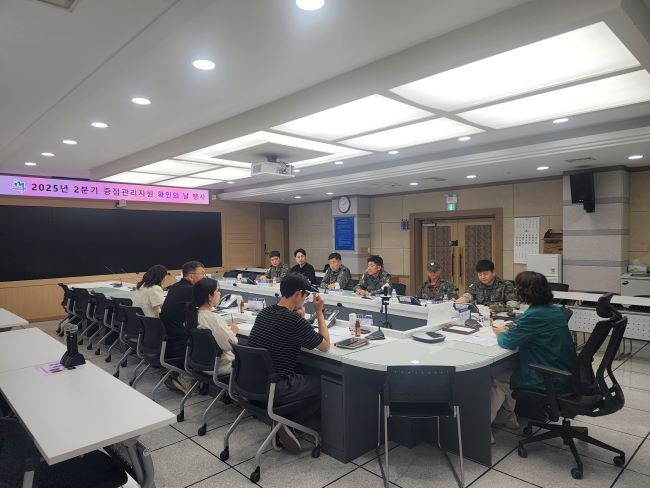 성주군청 재난종합상황실에서 군부대 관계자와 동원 업무 담당 공무원 등이 참석한 가운데 '2분기 중점관리자원 확인의 날' 행사를 가졌다. ⓒ 성주군