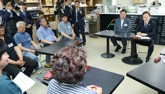 지난 13일 이재명 대통령이 접경지역 주민간담회에서 대북전단 살포에 대해 엄중 조치하겠다고 약속했다. ⓒ 연합뉴스