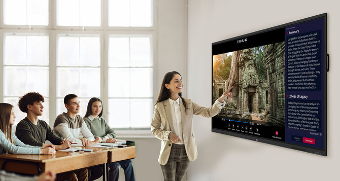LG 전자칠판 신제품은 수업에 사용되는 영상 자료의 요약을 제공하는 'AI 요약' 기능으로 학습자의 이해를 돕는다. ⓒ LG전자