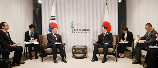 이 대통령은 이시바 총리와의 정상회담에서 "오늘을 계기로 한국과 일본이 미래지향적으로 조금 더 나은 관계로 발전하길 기대한다"고 했다. ⓒ 연합뉴스