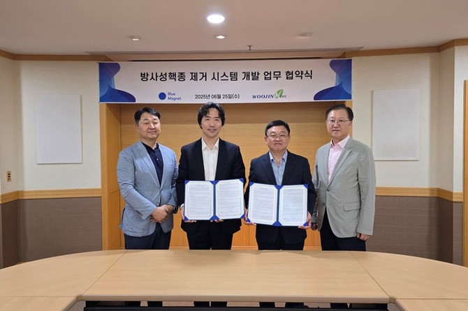 (좌측부터) 이광오 블루마그넷 부사장, 이기석 대표이사, 신상연 우진엔텍 대표이사, 김종호 부사장. ⓒ 우진엔텍