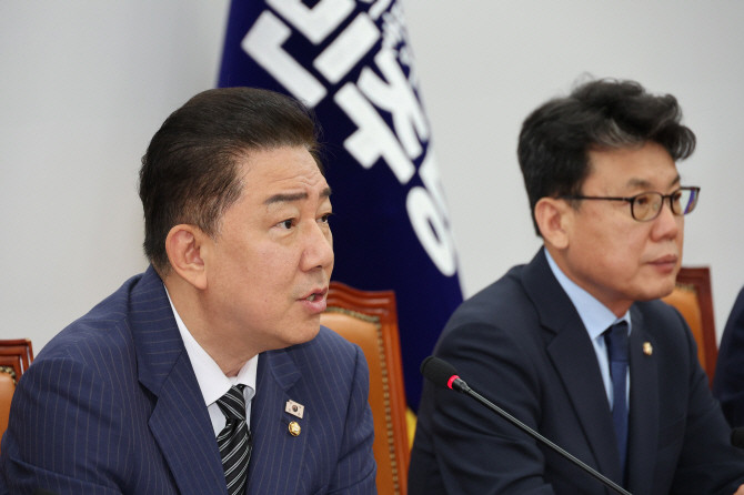 김병기 더불어민주당 대표 직무대행 겸 원내대표가 3일 서울 여의도 국회에서 열린 정책조정회의에서 발언하고 있다. ⓒ 연합뉴스