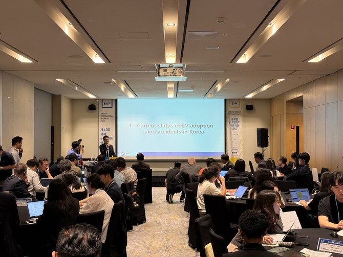 '2025 전동화 시대로의 대전환'을 주제로 글로벌 e-모빌리티 네트워크 포럼이 개최됐다. = 노병우 기자