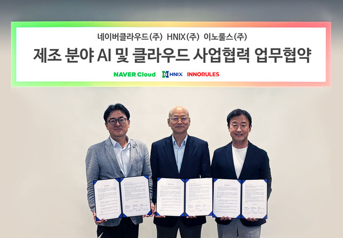 이노룰스는 10일 HNIX·네이버클라우드와 산업별 AX 추진을 위한 3자 업무협약을 체결했다고 밝혔다. 사진은 왼쪽부터 임태건 네이버클라우드 전무, 차동원 HNIX 대표, 장인수 이노룰스 대표. ⓒ 이노룰스