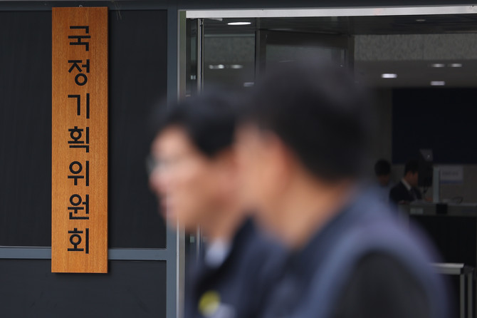 서울 종로구 정부서울청사 창성동 별관 입구에 걸린 국정기획위원회 현판. ⓒ 연합뉴스
