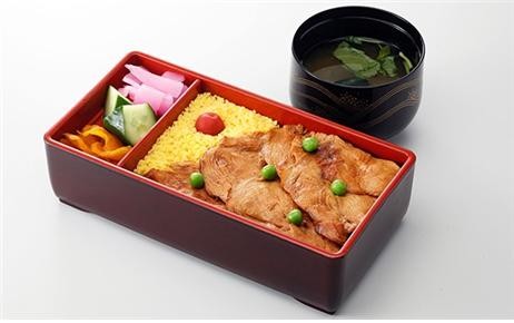 토종닭고기 도시락 '도리메시'. ⓒ농림수산성 우리의 향토요리