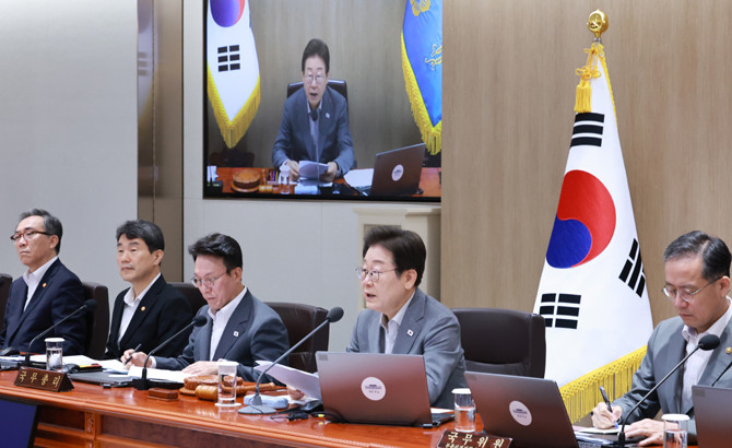 이 대통령은 15일 용산 대통령실에서 주재한 국무회의에서 예산안 편성과 의대생 복귀, 오송 지하차도 등에 대해 언급했다. ⓒ 연합뉴스