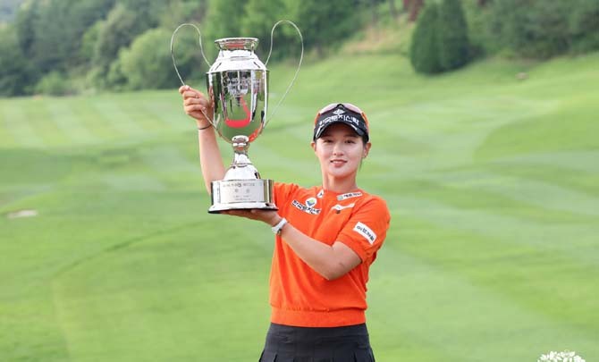 지난 2024 'BC카드·한경 레이디스컵 2024'의 우승은 박현경(25·메디힐)이 차지했다. ⓒ KLPGA