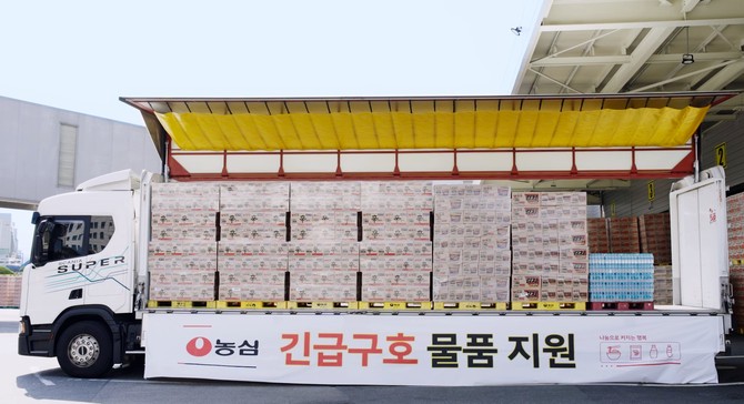 농심이 이머전시 푸드팩 사업으로 재난지역에 구호품을 지원하고 있다. ⓒ 농심
