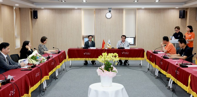 중국 상하이시 청포구 대표단 6명이 '제28회 보령머드축제'를 축하하기 위해 25일 2박 3일 일정으로 보령을 공식 방문해 간담회를 개최하고 있다. ⓒ 보령시