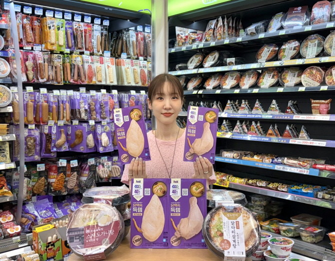 CU가 고물가 시대에 간편하고 저렴하게 보양식 한 끼를 해결할 수 있도록 초저가 득템 닭백숙을 1000원대에 출시한다. © BGF리테일
