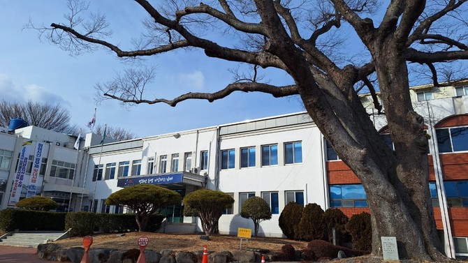 '남해의 근현대 문학인 재조명전' 추진, 남해군청 전경. = 강달수 기자