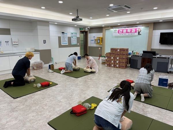 선린대학교(총장 곽진환)는 지난 30일 믿음관에서 포항시학교밖청소년지원센터의 청소년을 대상으로 대학 탐방 대학설명회 & 진로체험 프로그램을 실시했다. ⓒ 선린대학교