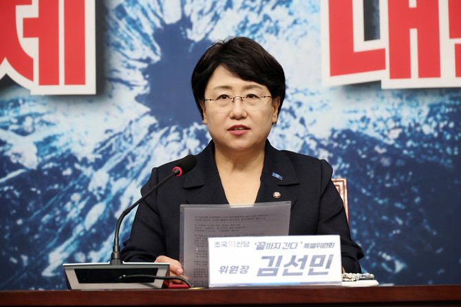 김선민 조국혁신당 대표 권한대행이 13일 국회에서 열린 '끝까지 간다' 특별위원회 회의에서 발언하고 있다. © 연합뉴스