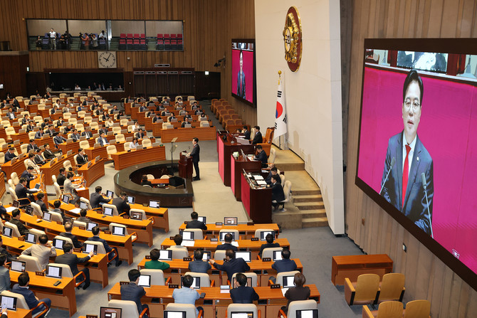 송언석 국민의힘 원내대표가 10일 서울 여의도 국회 본회의에서 교섭단체 대표 연설을 하고 있다. © 연합뉴스