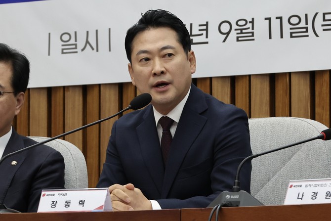 장동혁 국민의힘 대표가 11일 서울 여의도 국회에서 열린 '검찰해체와 인민재판부설치에 관한 청문회'에서 발언하고 있다. © 연합뉴스